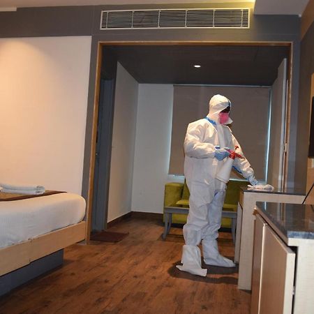 Hotel Superb 5 Mins Walk From New Delhi Station Bagian luar foto