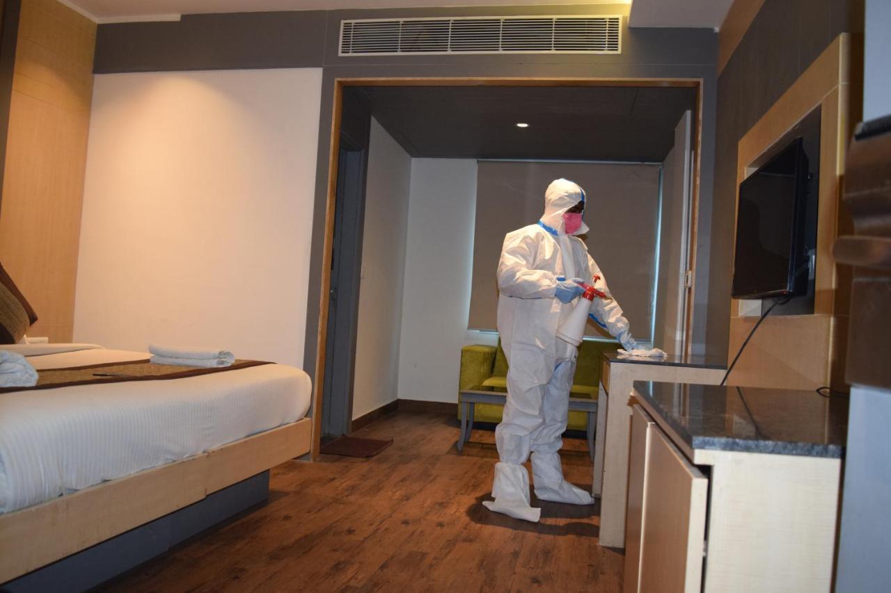 Hotel Superb 5 Mins Walk From New Delhi Station Bagian luar foto
