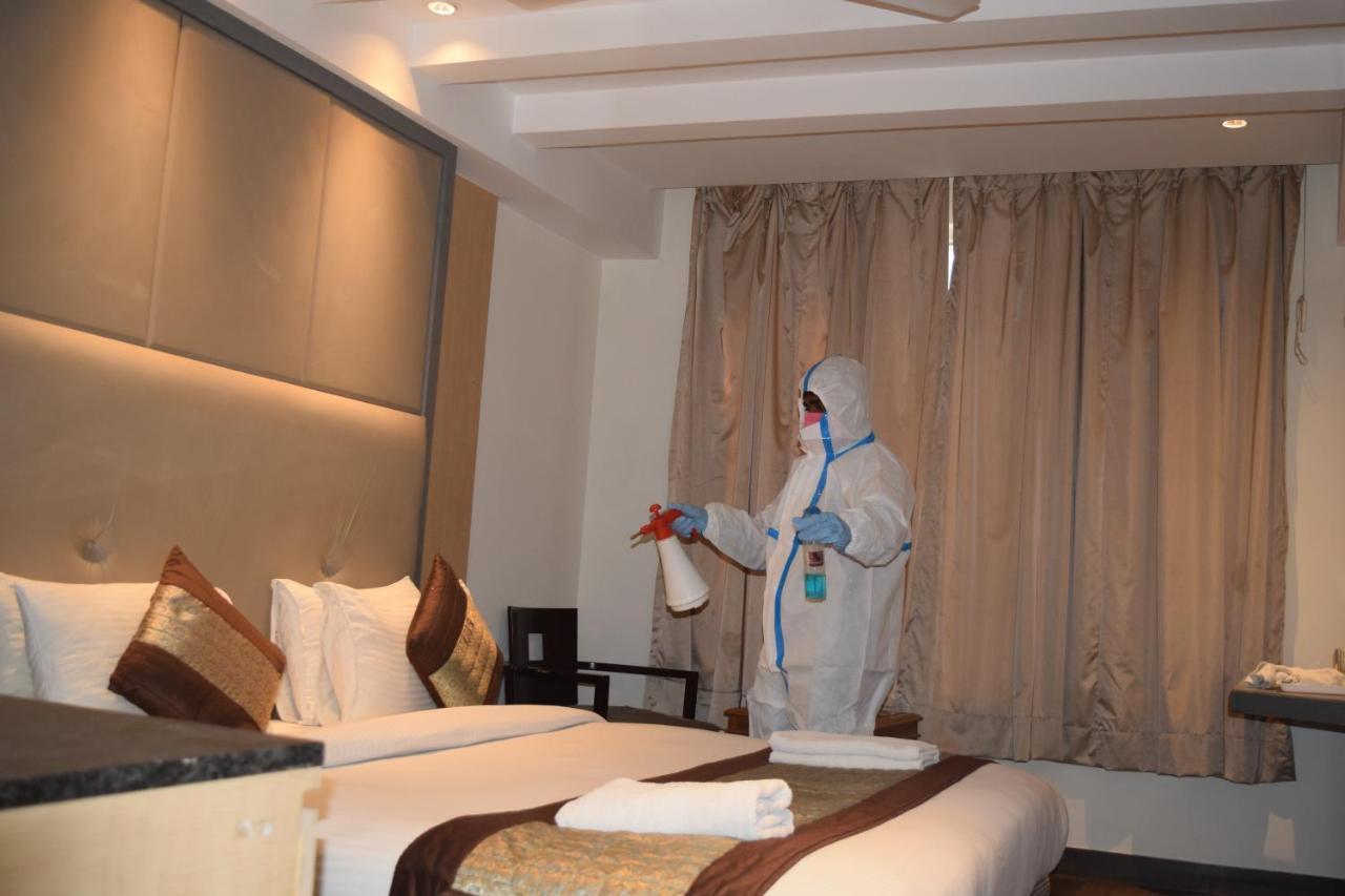 Hotel Superb 5 Mins Walk From New Delhi Station Bagian luar foto