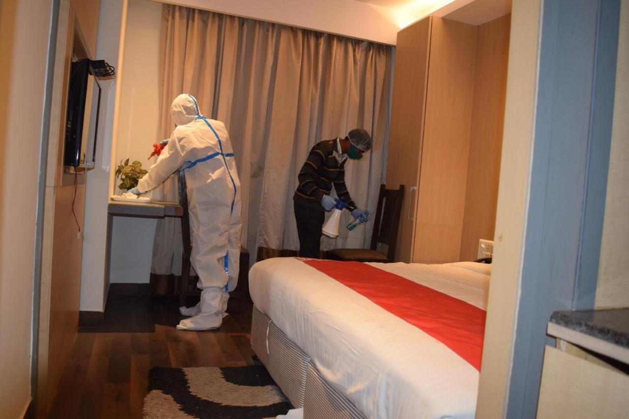 Hotel Superb 5 Mins Walk From New Delhi Station Bagian luar foto