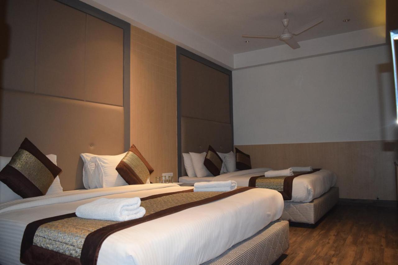 Hotel Superb 5 Mins Walk From New Delhi Station Bagian luar foto