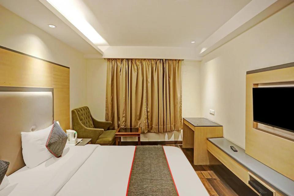 Hotel Superb 5 Mins Walk From New Delhi Station Bagian luar foto