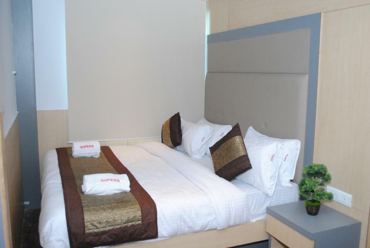 Hotel Superb 5 Mins Walk From New Delhi Station Bagian luar foto