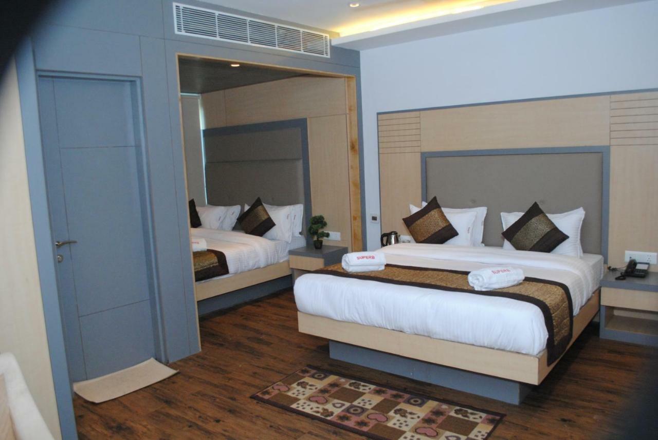 Hotel Superb 5 Mins Walk From New Delhi Station Bagian luar foto