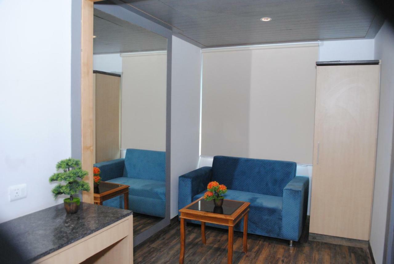 Hotel Superb 5 Mins Walk From New Delhi Station Bagian luar foto