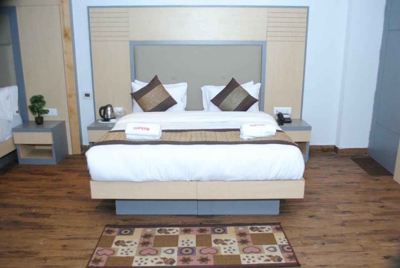 Hotel Superb 5 Mins Walk From New Delhi Station Bagian luar foto