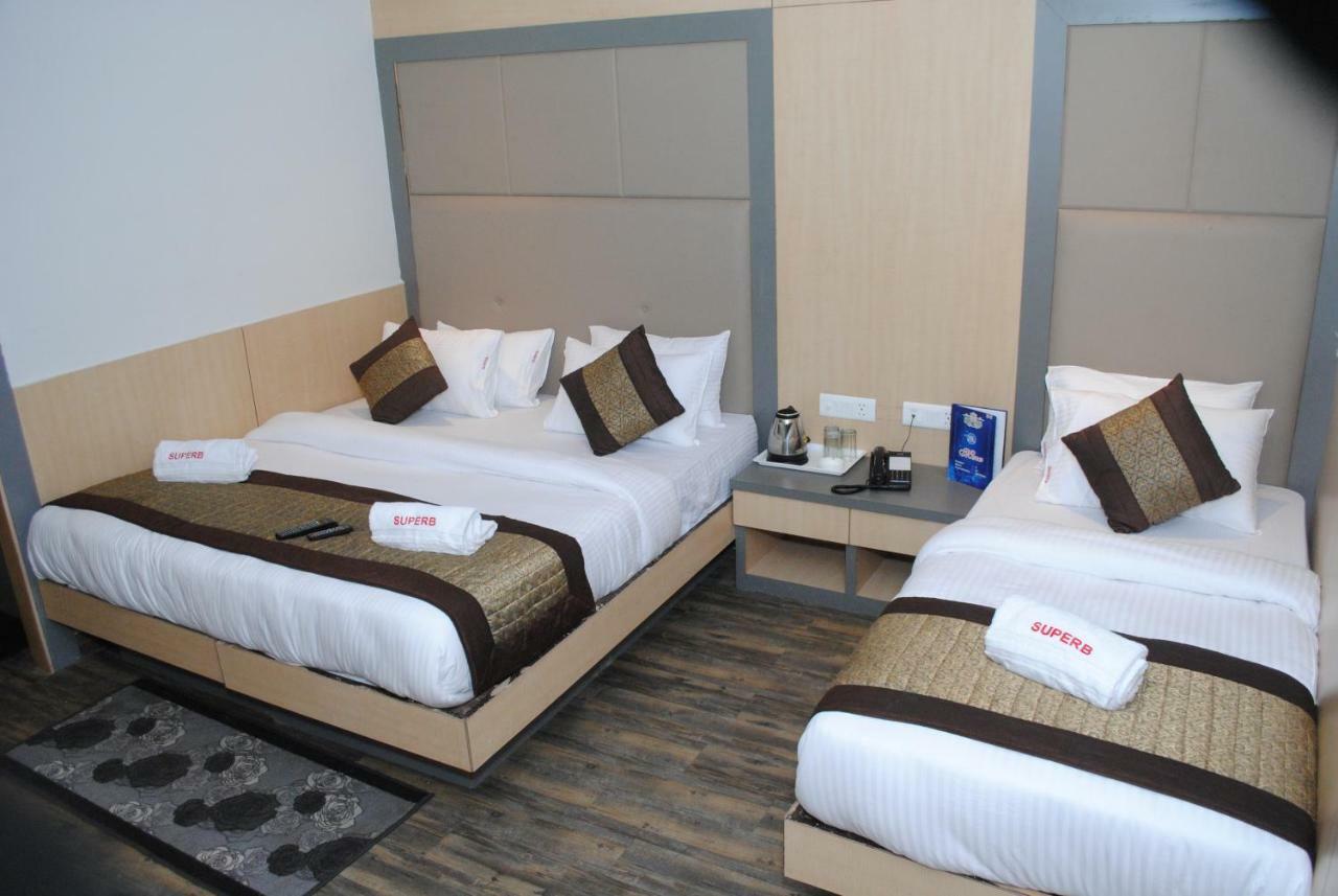 Hotel Superb 5 Mins Walk From New Delhi Station Bagian luar foto