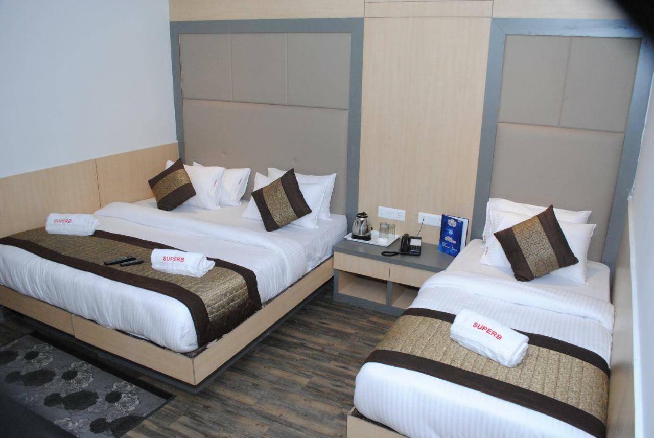 Hotel Superb 5 Mins Walk From New Delhi Station Bagian luar foto