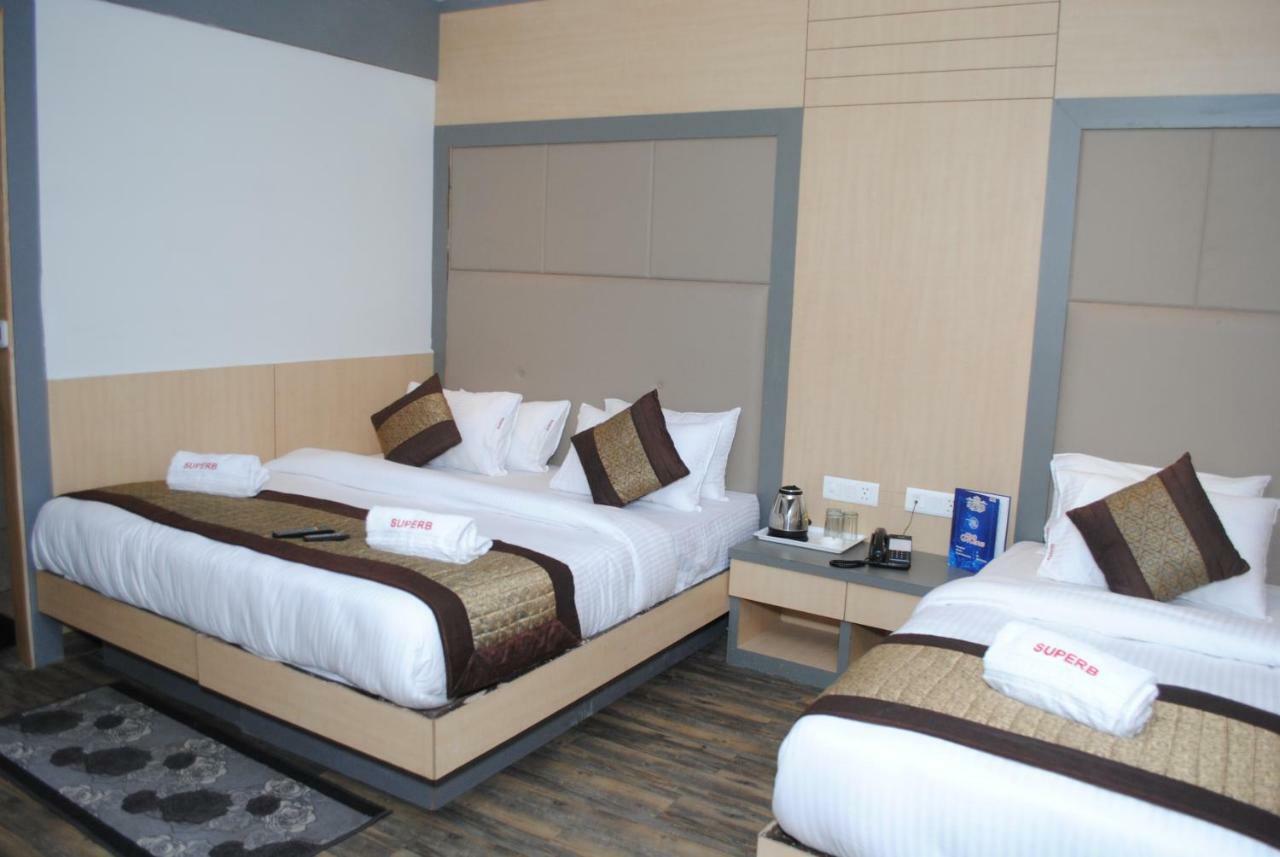 Hotel Superb 5 Mins Walk From New Delhi Station Bagian luar foto