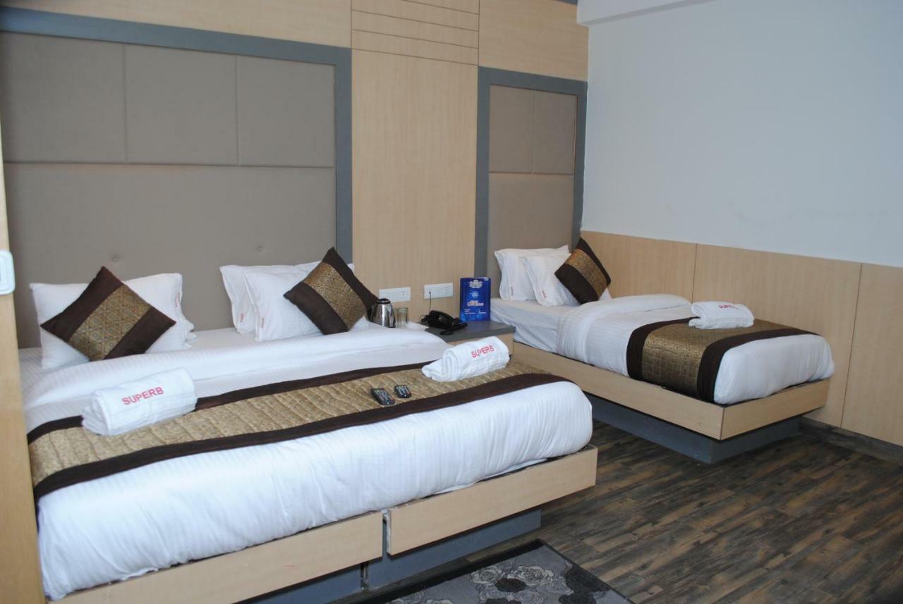 Hotel Superb 5 Mins Walk From New Delhi Station Bagian luar foto