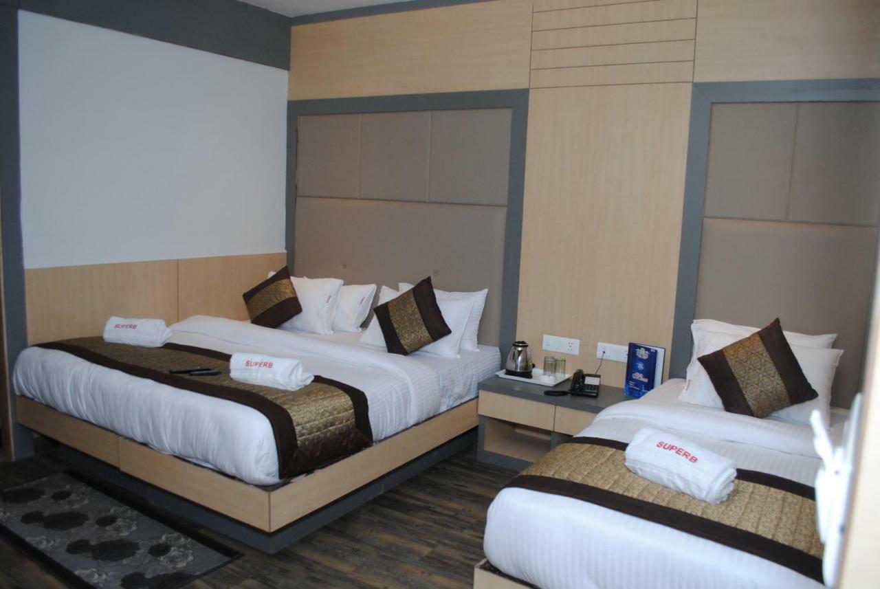 Hotel Superb 5 Mins Walk From New Delhi Station Bagian luar foto