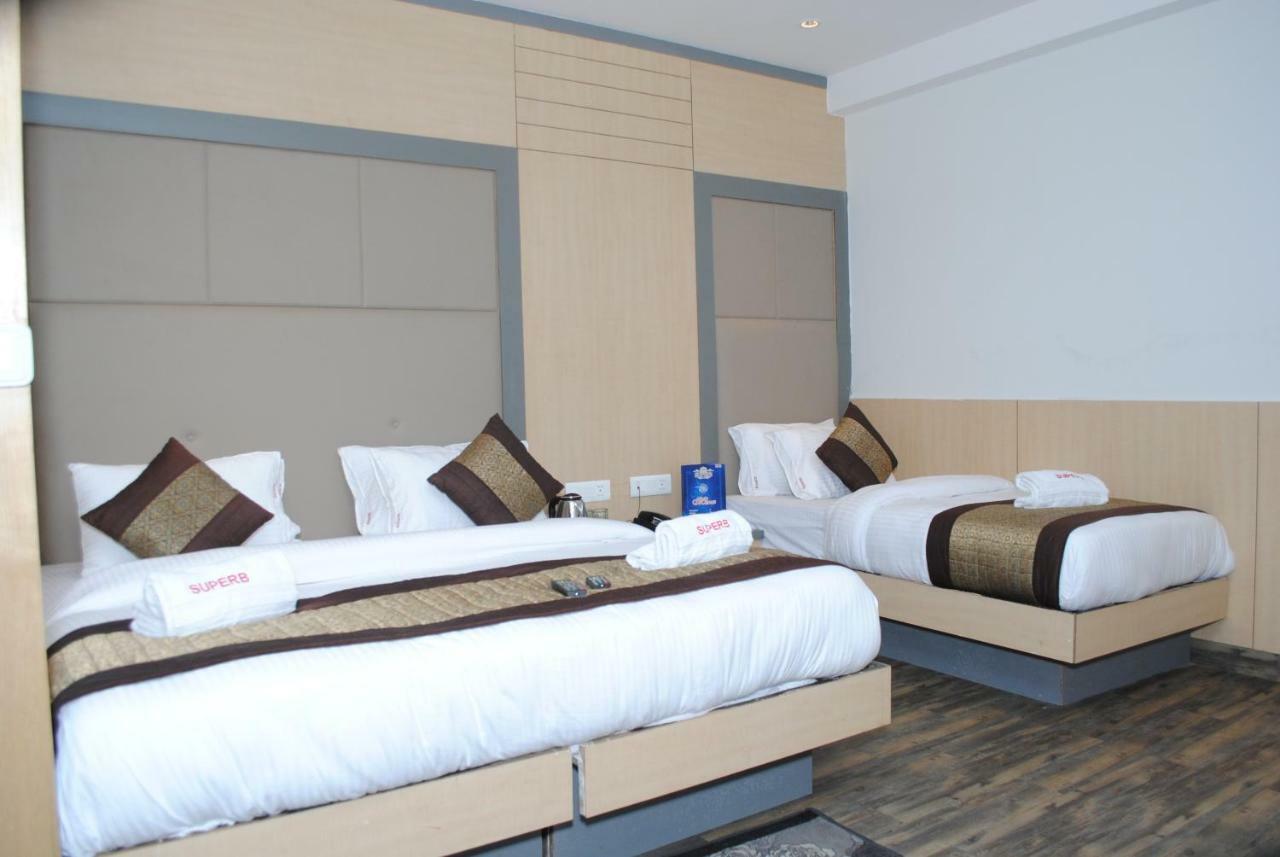 Hotel Superb 5 Mins Walk From New Delhi Station Bagian luar foto