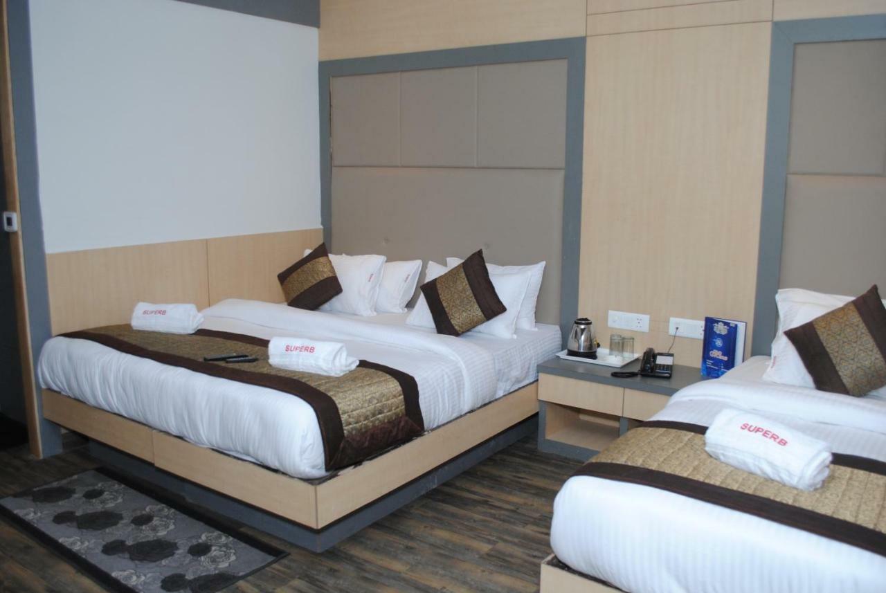Hotel Superb 5 Mins Walk From New Delhi Station Bagian luar foto