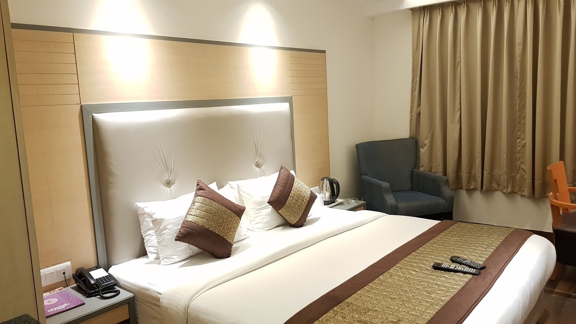 Hotel Superb 5 Mins Walk From New Delhi Station Bagian luar foto