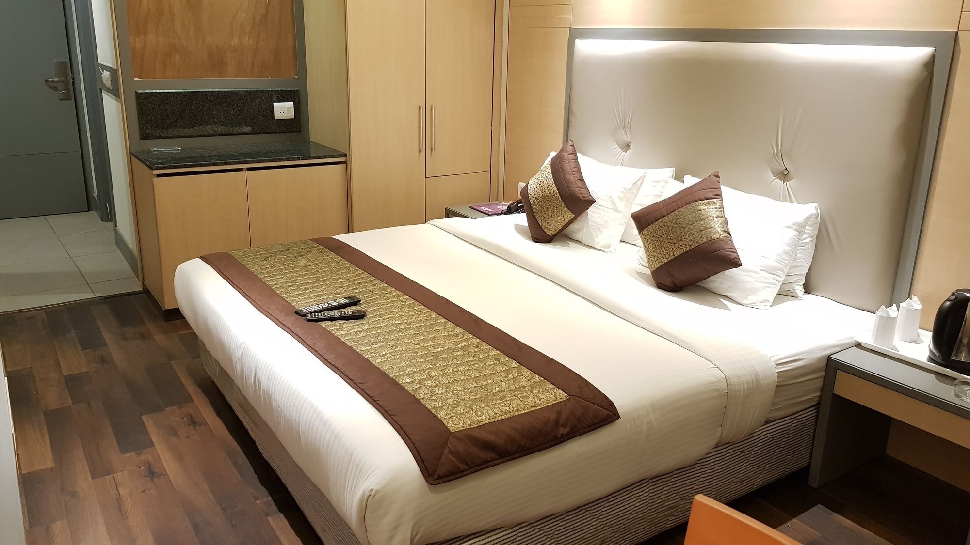 Hotel Superb 5 Mins Walk From New Delhi Station Bagian luar foto